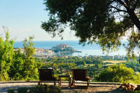 Small house in nature with splendid views 5 min from the beach and center